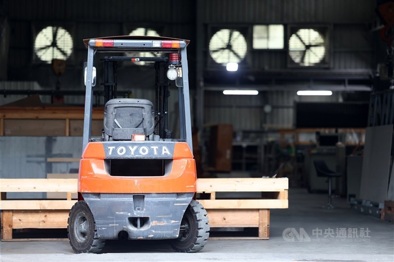 圖為新北市土城區一處製造業廠區。（中央社檔案照片）