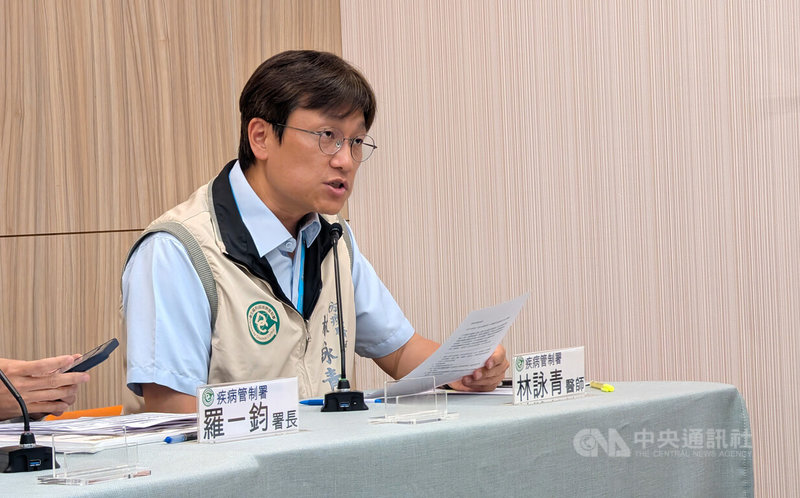 衛福部疾管署31日公布國內新增2例麻疹境外移入個案，防疫醫師林詠青（圖）說明，其中北部50多歲女性於年初前往美國，返台後反覆發燒但未出疹，3度就醫才確診，且併發腦炎意識不清。中央社記者曾以寧攝　115年3月31日