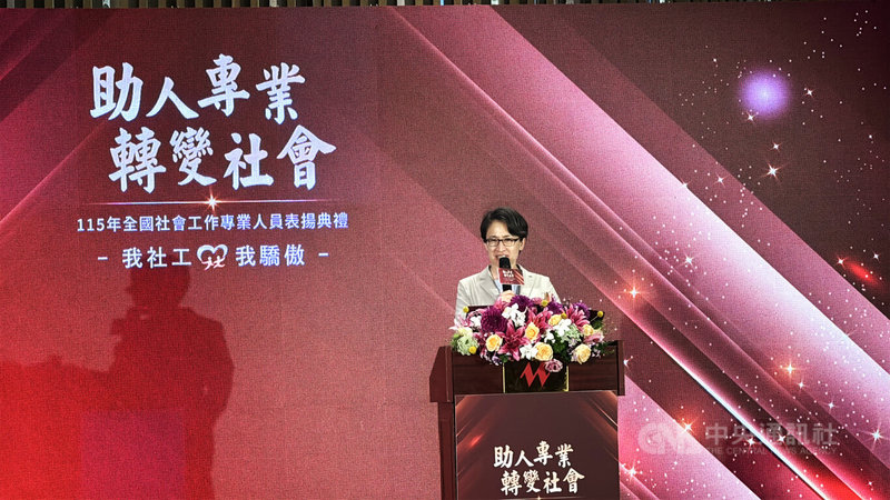 副總統蕭美琴（圖）31日下午在台北出席「115年全國社會工作專業人員表揚典禮」，她說，因為有社工用專業與愛守護，台灣才成為更溫暖、值得驕傲的國家，這正是「台灣最溫暖的力量」。中央社記者沈佩瑤攝　115年3月31日