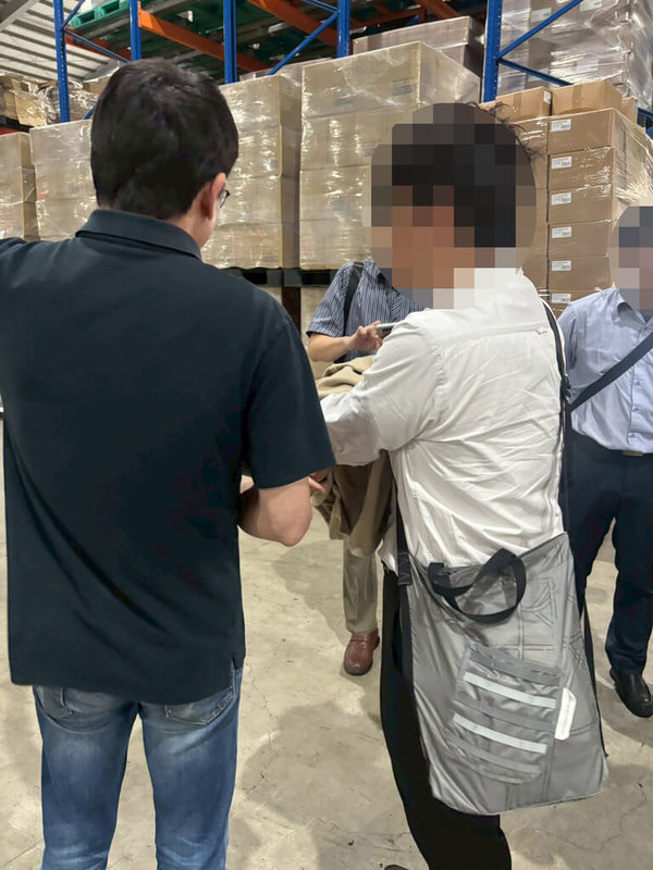 為防範業者藉中東戰事不法囤積塑料原料、製品或哄抬價格，由法務部召集跨部會的「物價聯合稽查小組」31日執行稽查，被稽查業者為塑膠袋製造商與盤商，廠址分布桃園、雲林、高雄地區。（法務部提供）中央社記者劉世怡傳真　115年3月31日