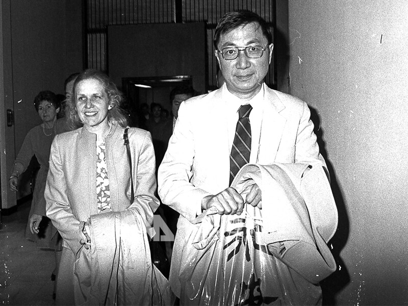 諾貝爾物理獎得主丁肇中博士婦返國，參加行政院同步輻射研究中心指導委員會。中央社記者楊一峰攝　76年4月1日