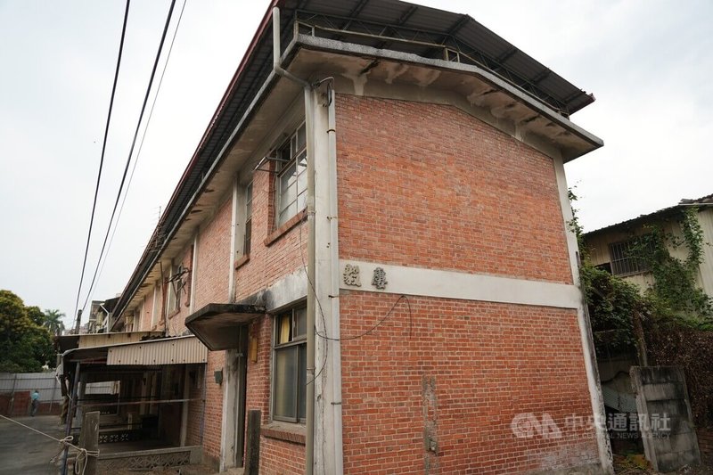 雲林縣政府自籌經費啟動歷史建築「稅務局（原稅捐稽徵處）職務宿舍」（圖）修復工程，全區7棟建築預計2027年底竣工，未來將規劃為「國際藝術創生基地」，讓在地與國際藝術家進駐交流，展現雲林文化實力。中央社記者姜宜菁攝　115年4月1日