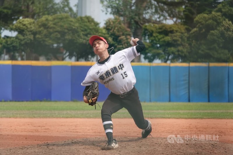2026年東岸聯盟U18棒球錦標賽持續展開，台東體中白隊先發左投林樂軍（圖）1日傷癒復出，對大理高中投4局飆8K僅失1分，率隊以8比3搶下勝利。中央社記者謝靜雯攝　115年4月1日
