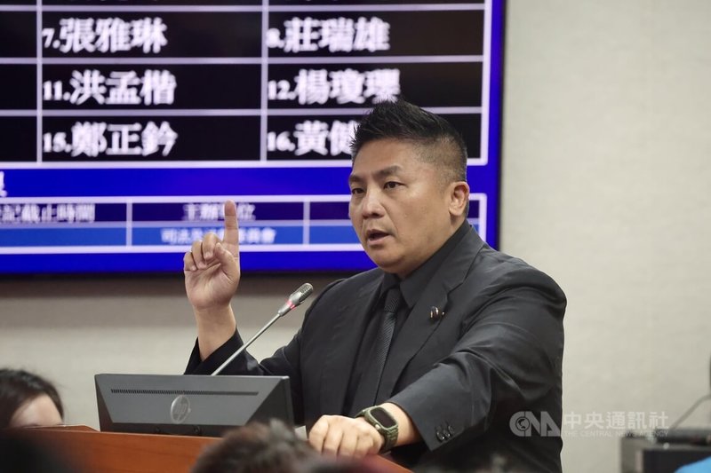 立法院司法及法制委員會1日併案審查國民黨立委吳宗憲(圖)等人所提民法第1223條條文修正草案,即刪除兄弟姊妹特留分規定,相關修法版本有20案,朝野立委均同意條文保留送協商,但也一致要求法務部加速提出配套法案。中央社記者王飛華攝 115年4月1日