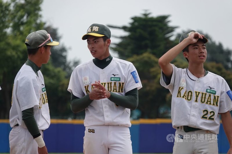 2026年U18東岸聯盟棒球錦標賽持續展開，高苑工商許書誠（中）手感升溫，1日對成功商水單場3安5打點，也有美技守備，助隊以10比0搶勝。中央社記者謝靜雯攝　115年4月1日