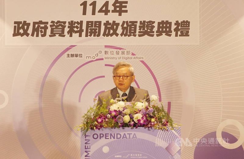 數發部1日舉辦「114年政府資料開放頒獎典禮」，行政院政委兼國科會主委吳誠文表示，隨著人工智慧（AI）快速發展，台灣正積極布局主權AI，政府資料為支撐AI訓練與應用發展的重要基礎。中央社記者趙敏雅攝　115年4月1日