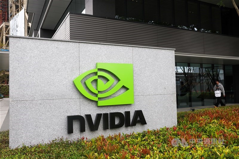 市調機構集邦科技調查，人工智慧（AI）晶片龍頭廠輝達（NVIDIA）2025年營收達到2057億美元，穩居全球IC設計龍頭寶座，比第2至第10大IC設計廠營收總和還多。（中央社檔案照片）