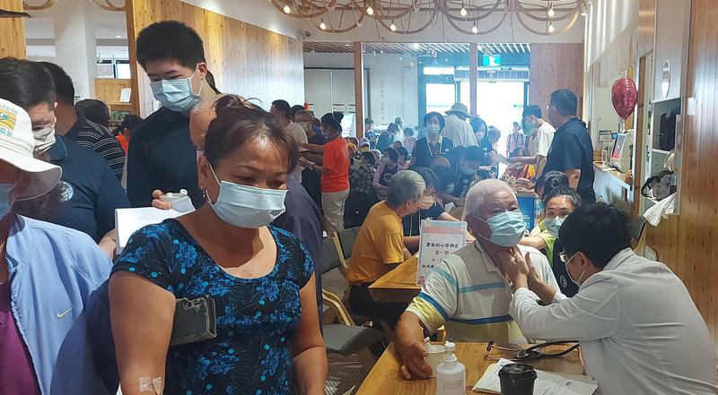 高雄市農業局115年持續推動「農民職業傷病健康檢查計畫」，4月起規畫辦理7場次，深入各行政區提供健康篩檢服務，打造更完善的農民健康支持系統。（高雄市農業局提供）中央社記者蔡孟妤傳真　115年4月1日