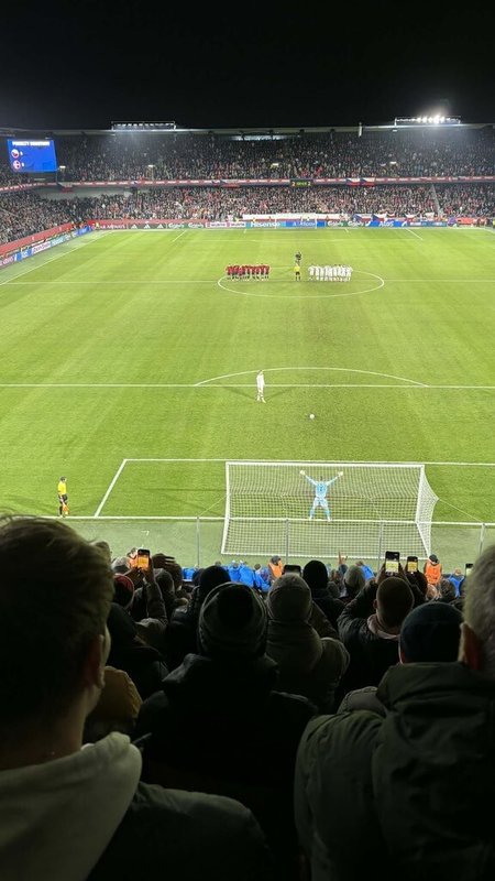 捷克3月31日在世界盃足球賽歐洲區資格賽附加賽決賽中，在PK大戰以3比1擊敗外界看好的丹麥，成功晉級世界盃會內賽。這是捷克國家代表隊睽違20年後再闖世足賽。（任職於捷克跨國球探公司的台灣僑民提供）中央社記者劉郁葶布拉格傳真　115年4月1日