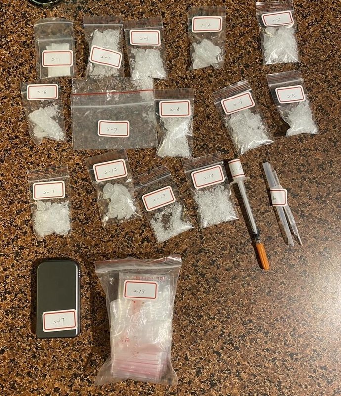 姜姓等4名被告涉嫌以飛機、客船等從台灣運毒至馬祖，連江地檢署指揮刑警局等單位偵辦，搜索範圍橫跨台灣本島與馬祖，除拘提涉嫌販運毒品者4人，並查獲各式毒品與吸食工具等贓證物。（連江地方檢察署提供）中央社記者潘欣彤傳真　115年4月1日