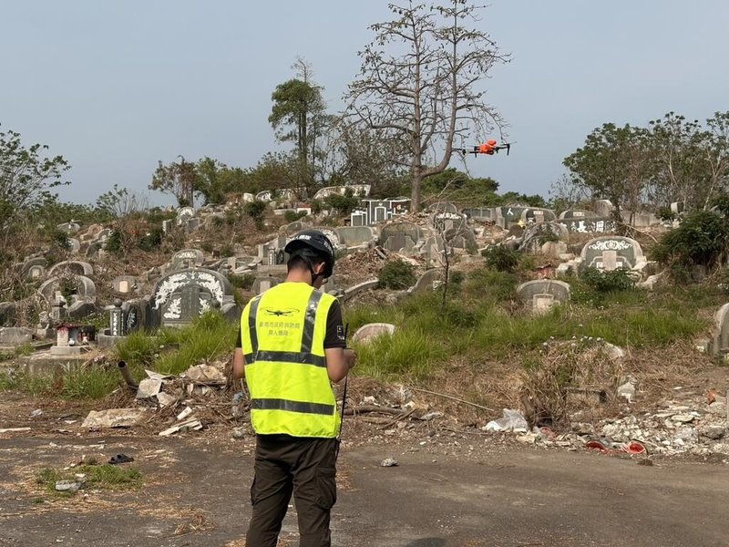 清明節連續假期將至，台南市政府消防局2日啟動清明防火專案，透過無人機陸空聯防機制，提升救災效能。（台南市消防局提供）中央社記者張榮祥台南傳真　115年4月2日