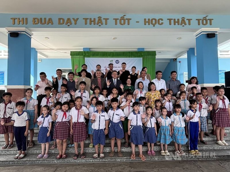 台灣家扶於南越湄公河沙洲新祿島的5年「兒童教育發展方案」3月31日正式啟動，也是家扶首次與台灣商會合作。許多越方官方代表到場參與致詞，顯見重視程度。中央社記者曾婷瑄新祿島攝　115年4月2日