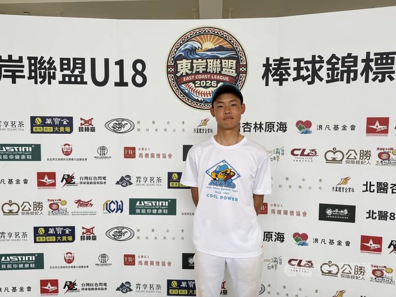 去年亞洲青少棒國手柯邵捷（圖）升上穀保家商，2日在U18東岸聯盟先發打2棒、守一壘，單場敲1安、有1保送。總教練楊孝承稱讚他解讀比賽能力好。中央社記者謝靜雯攝 115年4月2日