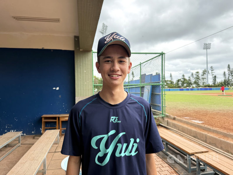 2026東岸聯盟U18棒球錦標賽玉里高中與台南市聯隊2日交手，玉里陣中台英混血好手蔡沁佑（圖）先發5局無失分，他目前投打並行，但更喜歡投球，喜歡球在手上的感覺，可以主導全場。中央社記者謝靜雯攝　115年4月2日