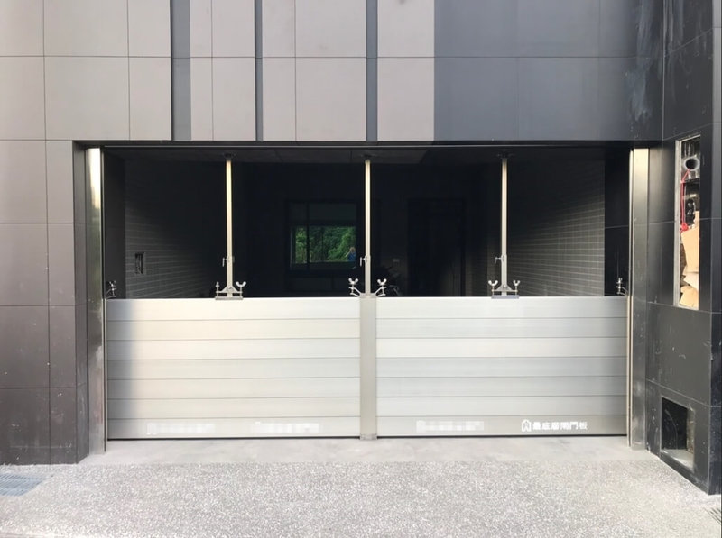 近年氣候變遷及短延時強降雨頻繁發生，高雄市政府推動防水閘門補助計畫，即日起至12月31日，市民可至各區公所申請。（高雄市水利局提供）中央社記者蔡孟妤傳真　115年4月2日