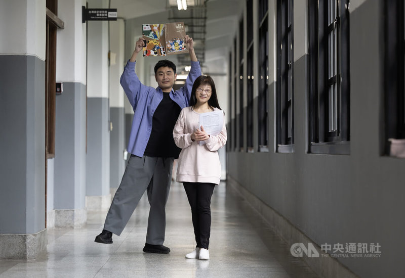 幼獅文化總編陳柏蓉（右）表示，在媒合會議前做了許多設計師團隊功課，能合作是「如願以償」。圖左為一步工作室負責人田修銓。中央社記者趙世勳攝　115年4月2日