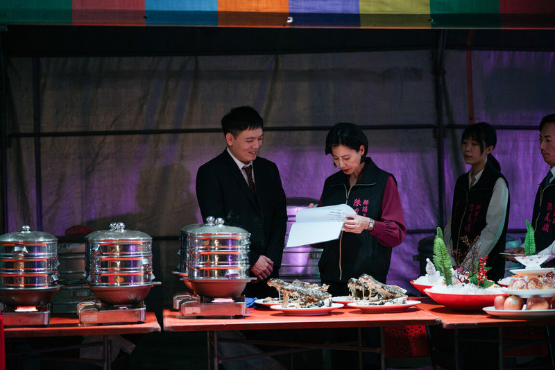 演員丁寧（中右）、春風（中左）在電影「死亡賭局」合作，2人原本就有私交，這次在片中的互動默契十足，丁寧也讚賞春風是天才型演員。（英傑哆影業提供）中央社記者洪素津傳真　115年4月2日