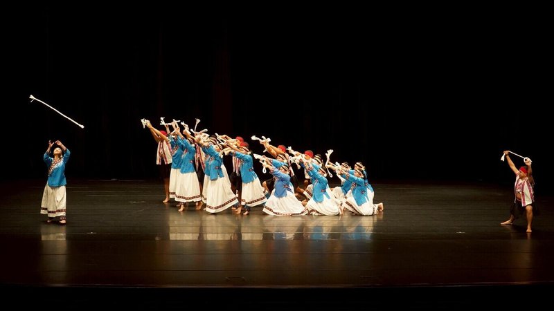 台東高商原住民舞蹈團參加114學年度全國學生舞蹈比賽，拿下特優和最佳編舞獎，連續15年獲得特優，成為全國舞蹈賽中常勝勁旅。圖為比賽精彩片段。（台東高商提供）中央社記者盧太城台東傳真　115年4月2日