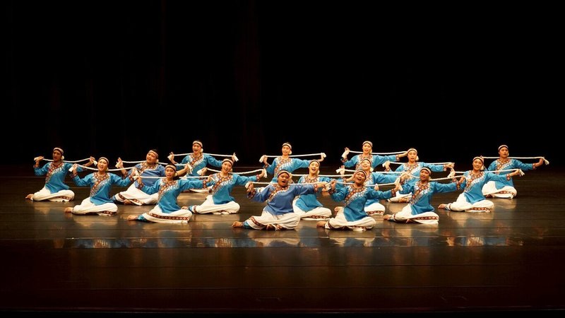 114學年度全國學生舞蹈比賽日前完賽，台東高商原住民舞蹈團以布農族舞碼「織．循」榮獲特優，並一舉摘下最佳編舞獎，展現深厚實力與卓越藝術表現。（台東高商提供）中央社記者盧太城台東傳真　115年4月2日