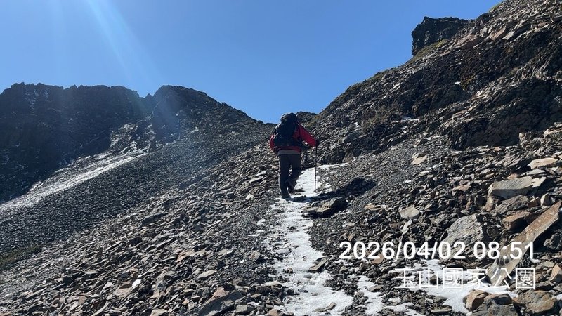 玉山國家公園近日登山事故釀1死1傷。玉山國家公園管理處2日提醒，山區1日降雪，路面溼滑、氣溫嚴寒，大幅增加登山風險與難度，提醒山友注意。（玉山國家公園管理處提供）中央社記者蕭博陽南投縣傳真　115年4月2日