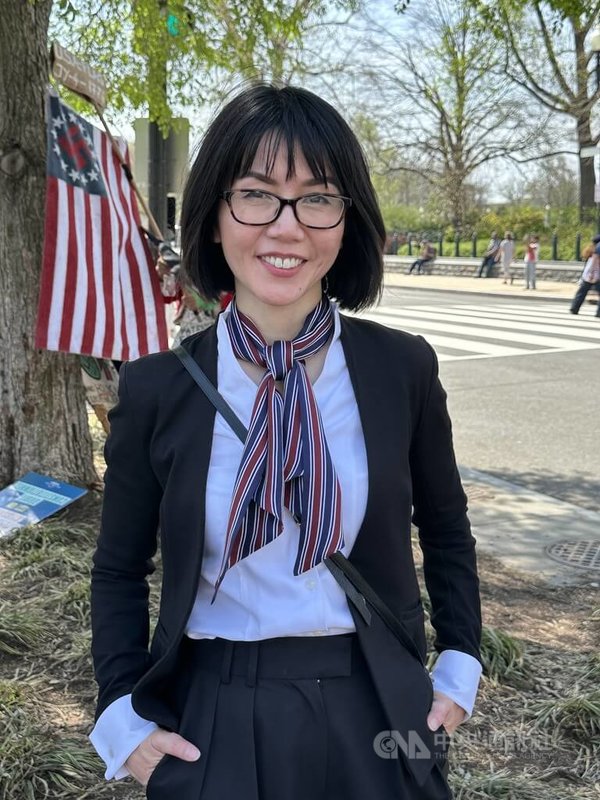 美國出生公民集體訴訟案中包括一名台灣女性，諮詢律師金芭莉．梁（Kimberly Leung）說明個案狀況。中央社記者廖漢原華盛頓攝　115年4月2日