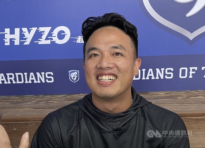 中華職棒樂天桃猿隊投手朱承洋（圖）因腿部拉傷趕不上開季，但復原比預期快，1日順利重返一軍，3日在場邊受訪分享心路歷程。中央社記者蘇志畬攝　115年4月3日