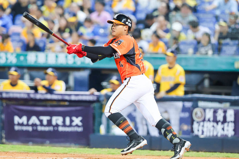 中華職業棒球大聯盟統一7-ELEVEn獅隊新秀潘磊（圖）3日在台中洲際球場出賽，從中信兄弟隊投手陳琥手中敲出陽春砲，也是生涯首轟。（獅隊提供）中央社記者蘇志畬傳真　115年4月3日