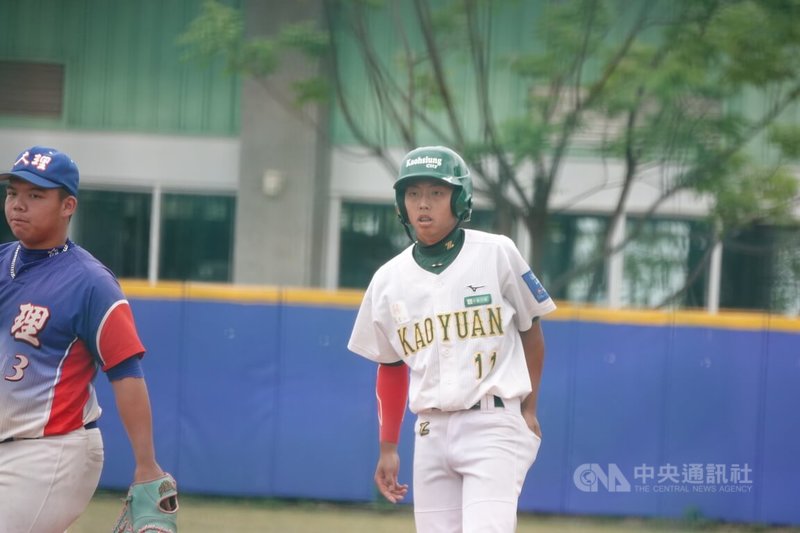 U18東岸聯盟棒球賽高苑工商3日與大理高中交手展現韌性，落後了6局，7局上靠著楊燿丞（圖）關鍵安打超前比分，終場以2比1拿下預賽4連勝。中央社記者謝靜雯攝 115年4月3日