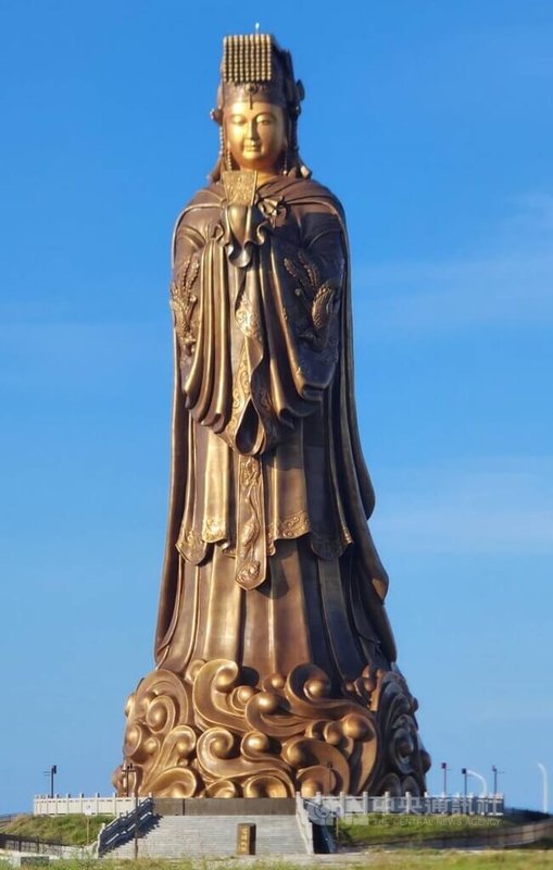 澎湖縣府指出，馬公重光休憩專用區興建營運移轉案，主要開發定位為觀光遊憩用途，規劃包含度假型旅館、主題餐廳、親子遊樂與遊憩設施、康養休憩設施、賣店等相關觀光服務機能，未來興建期與營運期長達50年。中央社   115年4月3日