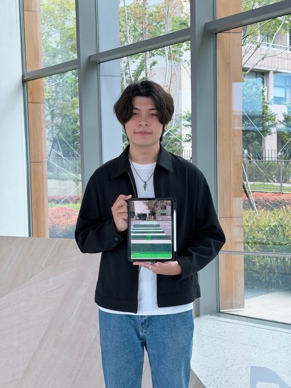 蘋果公司揭曉2026年Swift程式設計學生挑戰賽獲獎名單，就讀逢甲大學資工系三年級的周竑宇開發一款為視障者導航的影像辨識APP「WayFinder_AI」，解決台灣導盲磚常有斷續或設施占用的問題。（周竑宇提供）中央社記者吳家豪傳真　115年4月3日