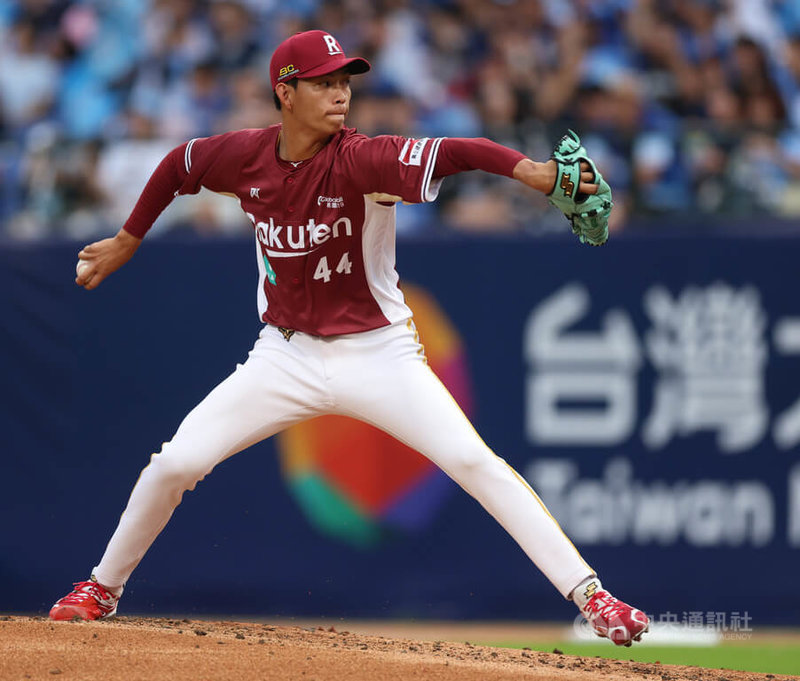 中華職棒37年新賽季登場，3日在新莊棒球場由富邦悍將隊與樂天桃猿隊交手，桃猿由本土投手曾家輝（圖）登板先發。中央社記者張新偉攝　115年4月3日