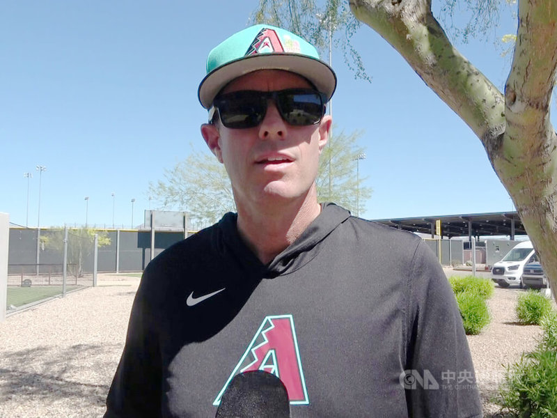 美國職棒亞利桑那響尾蛇農場投手總監密爾茲（Chris Mears）掌握體系數十名投手的狀況，他期待台灣投手黃仲翔打好基礎，做好準備以邁向下一個層級。中央社記者林宏翰亞利桑那攝 115年4月5日