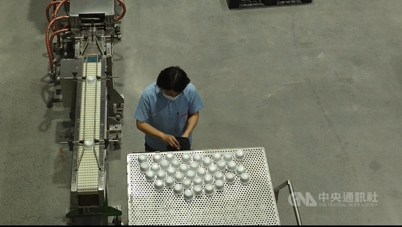 貓食品牌「愛貓一生」於屏東打造「愛貓工廠」,設置觀光廊道呈現貓糧製程。中央社記者何秀玲攝 115年4月5日