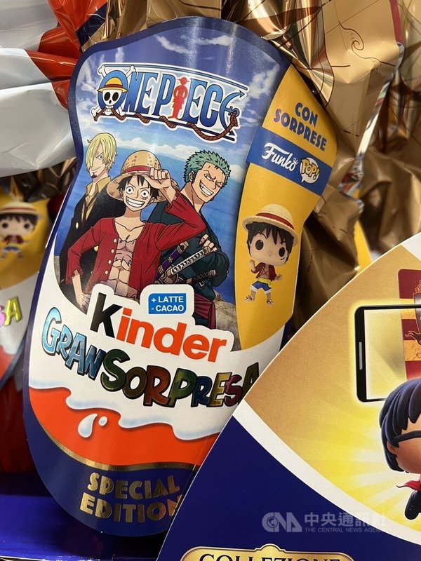 在義大利,日系動漫巧克力蛋是熱賣商品,圖為航海王巧克力蛋。中央社記者黃雅詩羅馬攝 115年4月5日