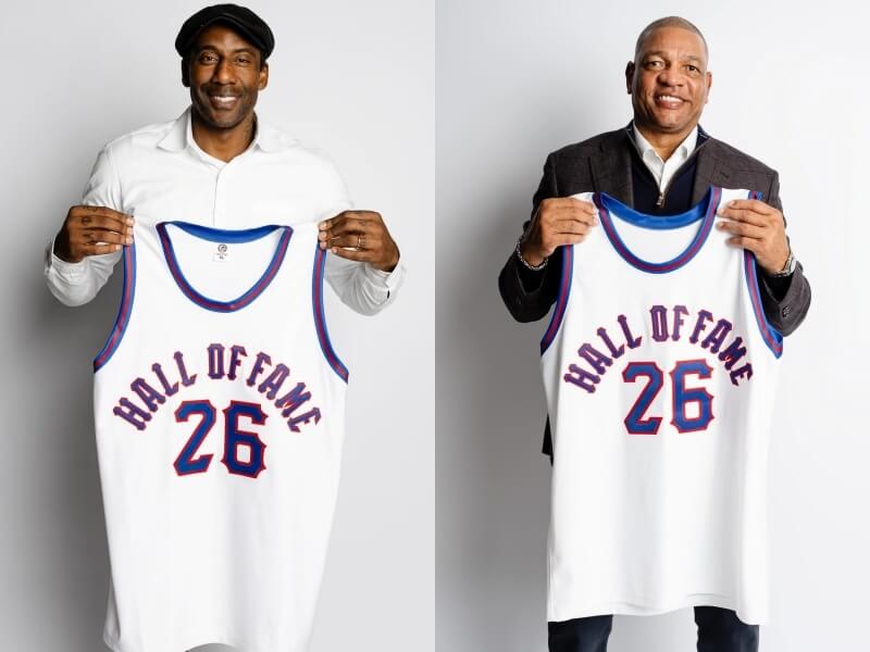 NBA明星球員「核彈頭」史陶德邁爾（左）與密爾瓦基公鹿隊總教練瑞佛斯（右）入選年度籃球名人堂。（圖取自facebook.com/BBHOF）