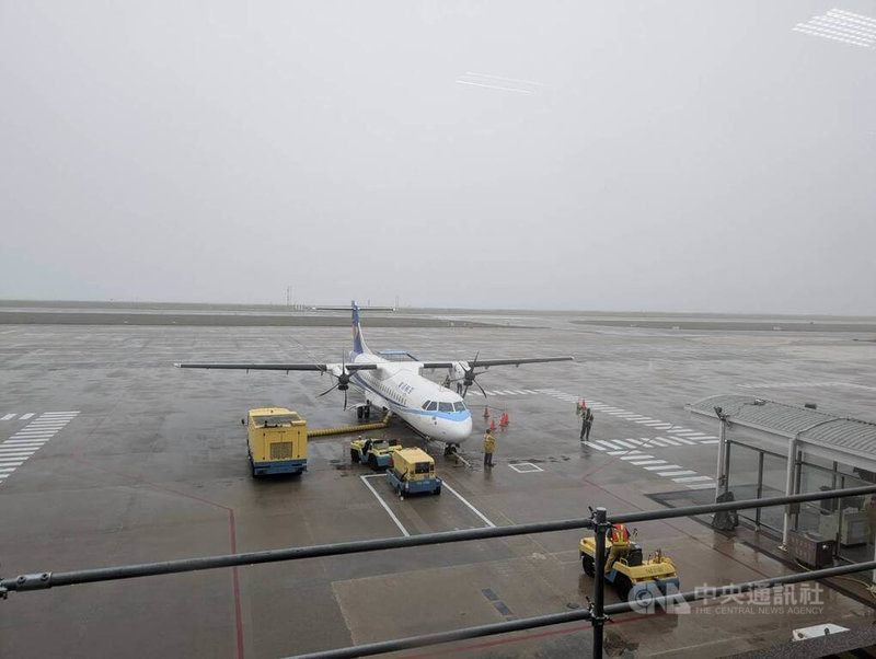 清明連假最後一天，金門6日起濃霧影響往返台灣、金門航班，截至上午9時30分已有7個航班取消，僅有1架班機順利降落金門。中央社記者吳玟嶸攝　115年4月6日
