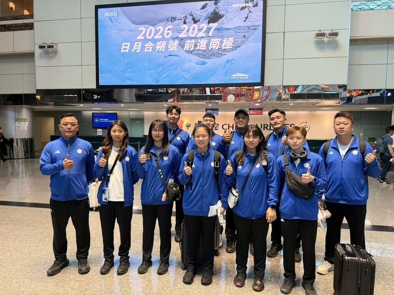 在墨西哥舉行的射箭世界盃普艾布拉站7日登場，台灣代表隊派出反曲、複合弓共16名男、女選手參賽，男子反曲弓好手湯智鈞（後左2）將力拚佳績。（中華民國射箭協會提供）中央社記者黎建忠傳真　115年4月7日