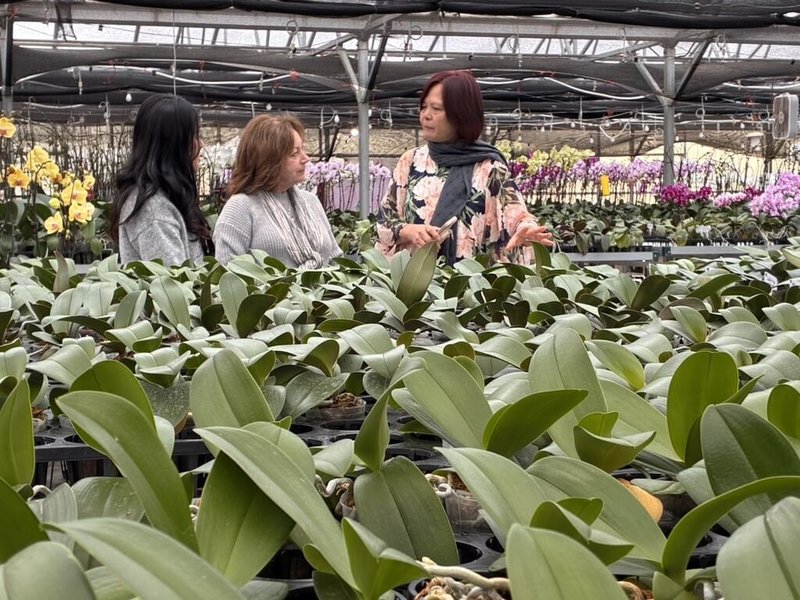 北美洲台灣商會聯合總會7日在台北舉行「台美經貿協議新架構」論壇，在美國經營蘭花產業的錢微之（右）與會，她認為，新的台美經貿架構下，應思考靠近市場的在地化生產。（錢微之提供）中央社記者汪淑芬傳真　115年4月7日