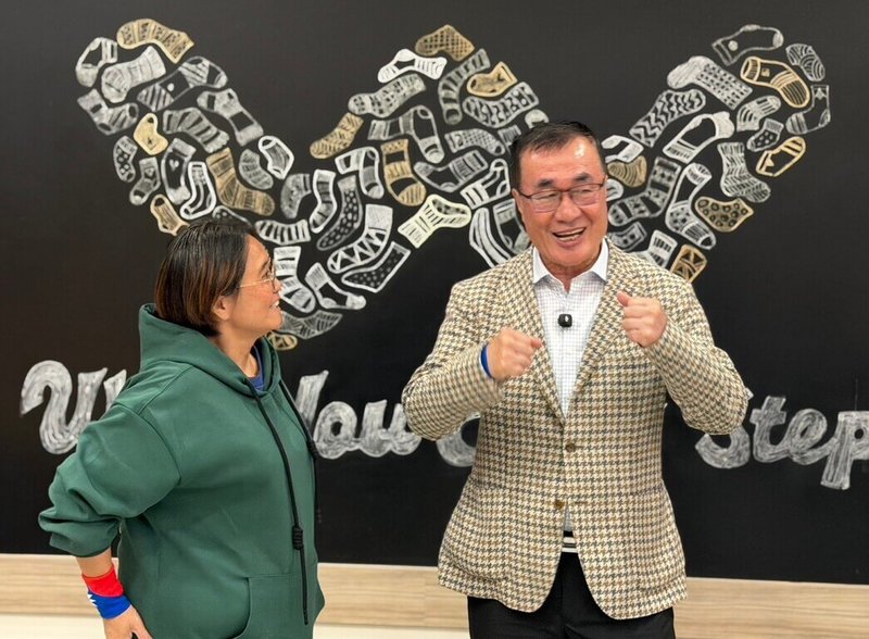 國民黨新北市長參選人李四川(右)7日參訪新北市林口工二產業園區廠商協進會,與廠商對談交流產業升級議題。左為工二產業園區廠商協進會理事長葉家君。(李四川辦公室提供)中央社記者黃旭昇傳真 115年4月7日