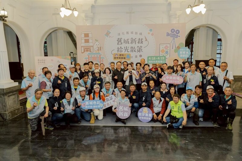 新竹市政府為活絡舊城區、帶動商圈發展，7日舉行記者會宣布推動「舊城商圈再造復興計畫」，將輔導店家進行空間改善與數位轉型，結合巷弄集章、市集及音樂展演等活動，為舊城街區注入新活力。（新竹市政府提供）中央社記者郭宣彣傳真 115年4月7日