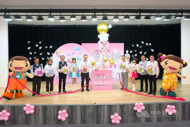 2026桃園桐花祭18日起至5月9日將登場，市府客家事務局7日表示，活動以「賞桐Give Me Five」為主題，聯結5大行政區規劃5大賞桐區域、5場「桐樂會」、13處賞桐秘境及8條桐花小旅行路線。中央社記者吳睿騏桃園攝　115年4月7日