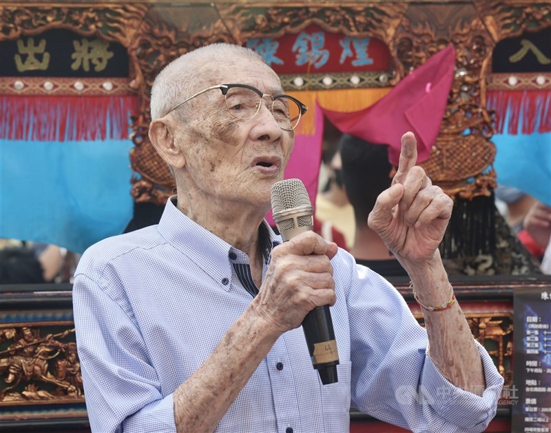 連續舉辦17年的「掌藝薪傳－大師工作坊」將於12日開課，國寶大師陳錫煌（見圖）將親自擔任導師指導學生學布袋戲。（中央社檔案照片）