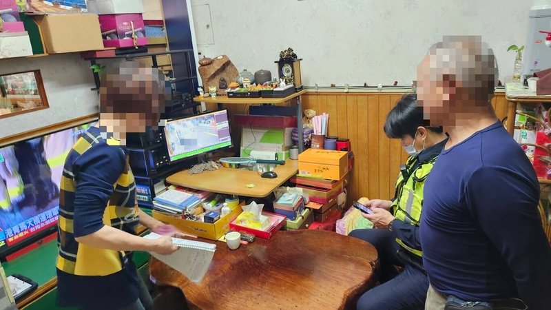 台東縣太麻里鄉某銀樓日前盤點帳務時，發現向顧客多收黃金約0.5錢金額，立即請求警方協助查詢及聯繫顧客，並將多收金額退還。（台東縣警察局提供）中央社記者盧太城台東傳真　115年4月7日