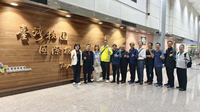 雲林縣長張麗善（左）7日率縣府團隊啟程前往越南，展開5天招商引資與產業交流行程，希望爭取企業回流設廠。（雲林縣政府提供）中央社記者姜宜菁傳真　115年4月7日