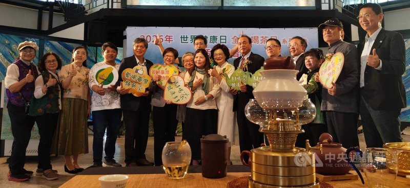 台灣茶協會7日舉行記者會，宣布「全民喝茶日」系列活動開跑，至6月底，串聯全台茶業者、農會、學校、機關團體與茶文化空間，展開主題茶會、免費奉茶推廣與茶品優惠等，讓全民都能在日常生活中享受台灣好茶。中央社記者汪淑芬攝  115年4月7日
