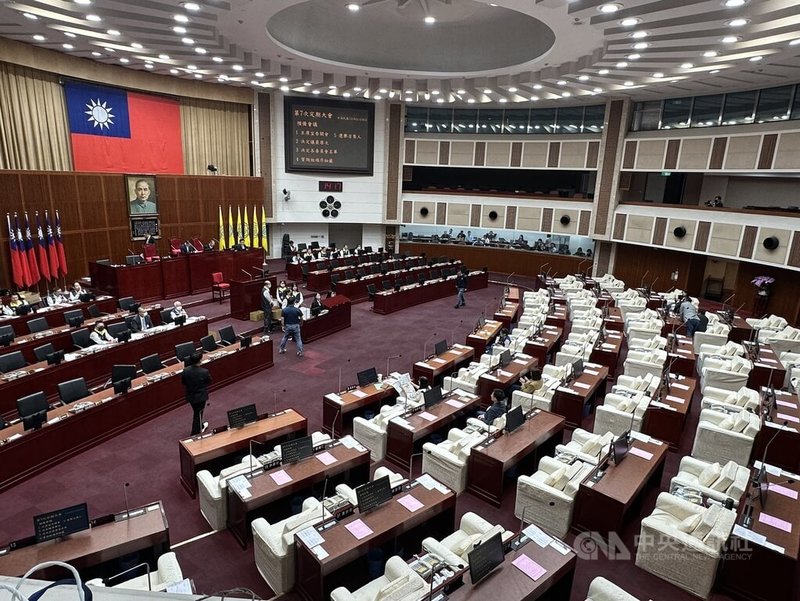 台北市議會8日開議，安排市長蔣萬安9日赴議會進行施政報告，藍綠白黨團預期各提出相關因應作為。圖為議會開議情形。中央社記者劉建邦攝　115年4月8日