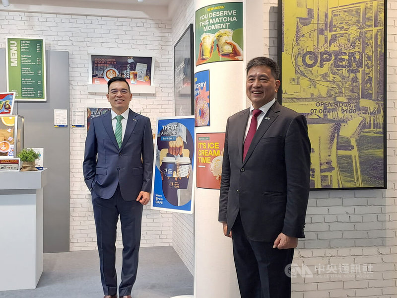 Touch Taiwan智慧顯示展8日登場，圖右起為友達董事長彭双浪、總經理柯富仁。中央社記者潘智義攝　115年4月8日