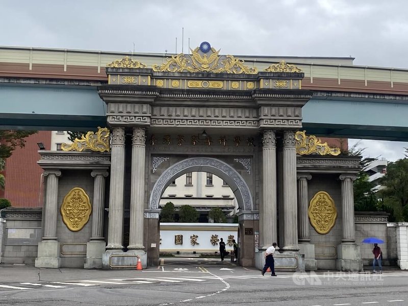 台灣警察專科學校8日晚間表示，有學生日前在射擊課進行實彈射擊時，因未遵循安全守則，導致子彈貫穿左手掌，所幸送醫後無礙，未來將強化現有訓練機制與安全程序。圖為警專外觀。中央社記者黃麗芸攝　115年4月8日