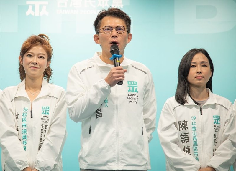 嘉義市長藍白民調7日出爐，由民眾黨提名人張啓楷勝出。民眾黨主席黃國昌（中）8日舉行政見會並受訪表示，民眾黨跟國民黨既然簽署政黨合作協議，就會說到做到。（黃國昌競總提供）中央社記者曹亞沿傳真　115年4月8日