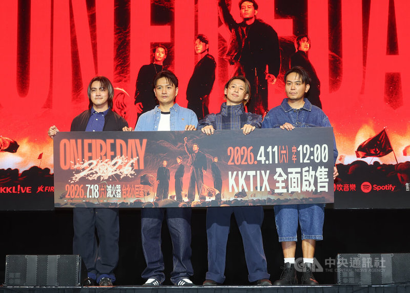 樂團滅火器即將唱進台北小巨蛋，8日在台北舉行記者會，主唱楊大正（右）與團員說明售票資訊，邀請粉絲齊聚小巨蛋，共同創造屬於滅火器與樂迷最偉大的一天。中央社記者謝佳璋攝　115年4月8日